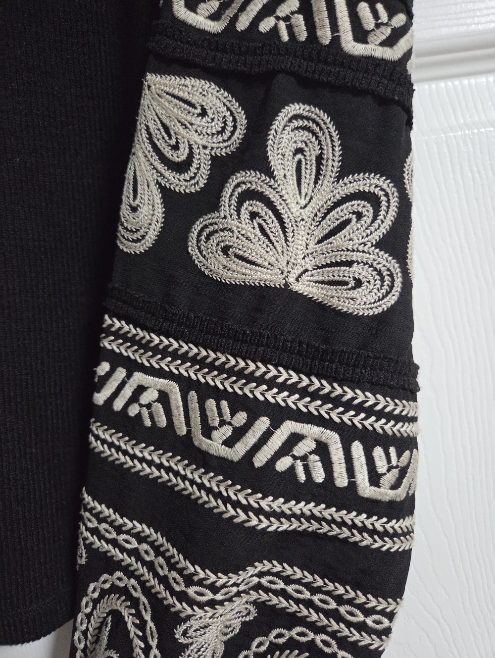 Women's THML Black Knit Top with Cream Brand Tag Size L - Picture 3 of 6